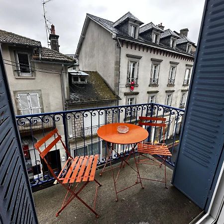 Belle Maison De Ville Au Coeur Du Village De Montagne Vic-sur-Cère Kültér fotó