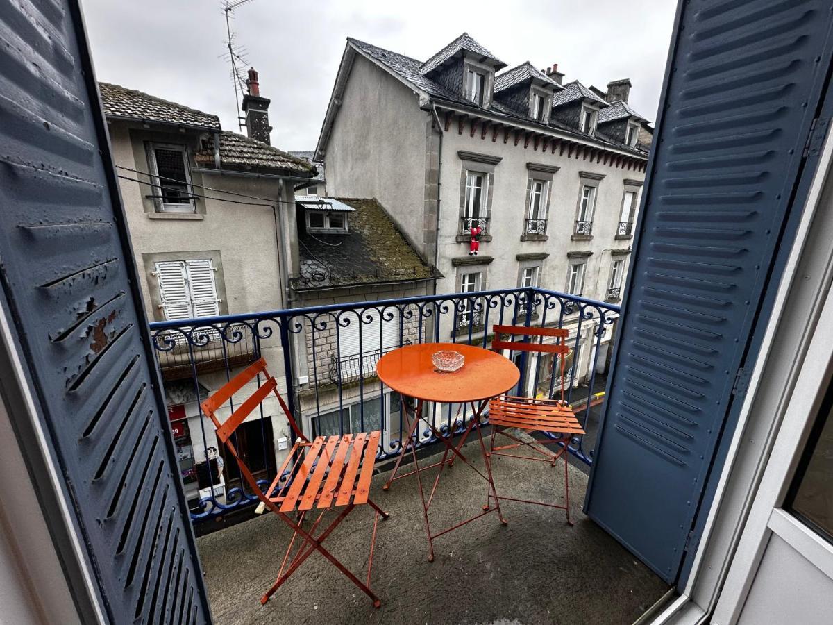 Belle Maison De Ville Au Coeur Du Village De Montagne Vic-sur-Cère Kültér fotó
