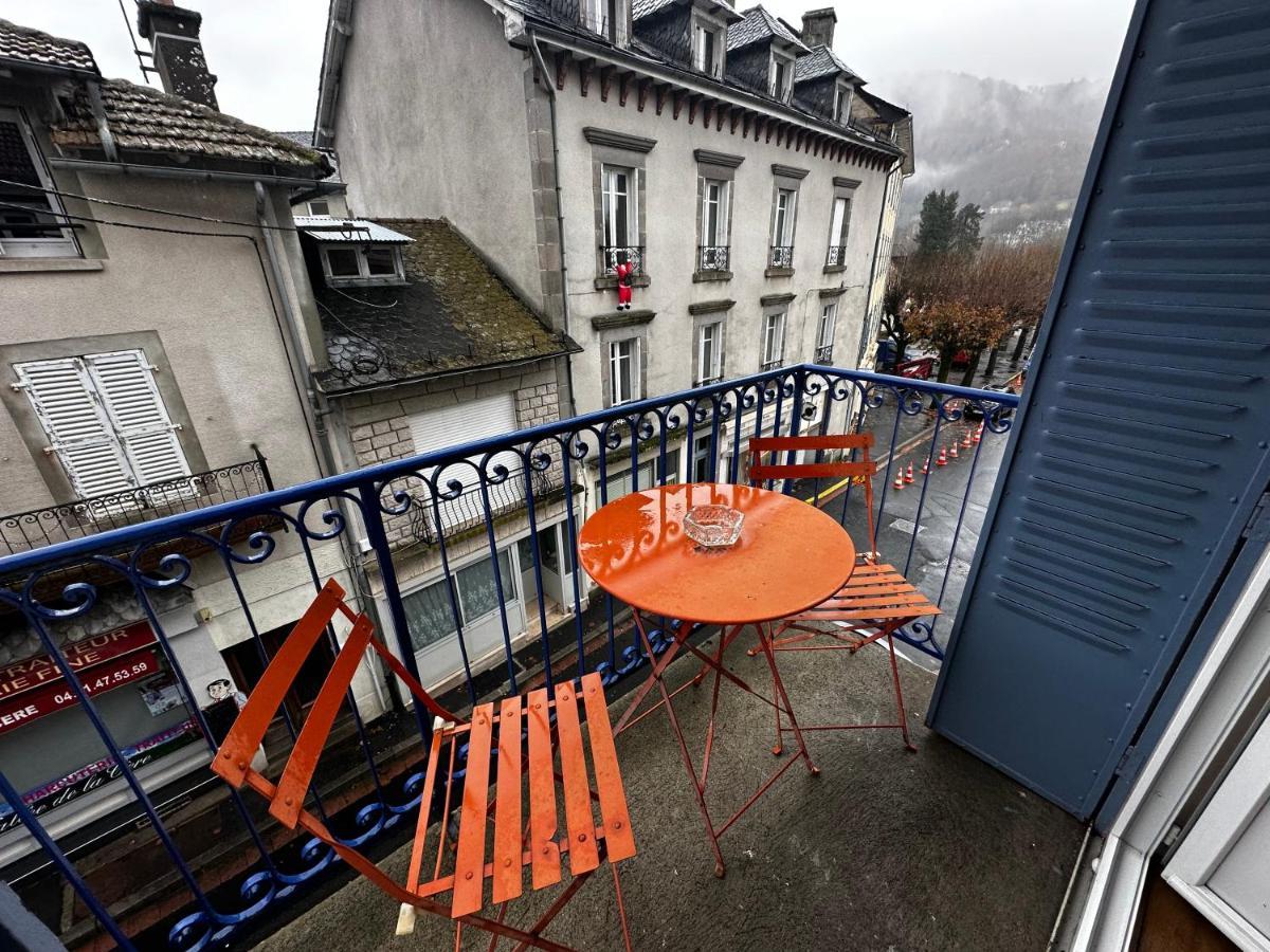 Belle Maison De Ville Au Coeur Du Village De Montagne Vic-sur-Cère Kültér fotó